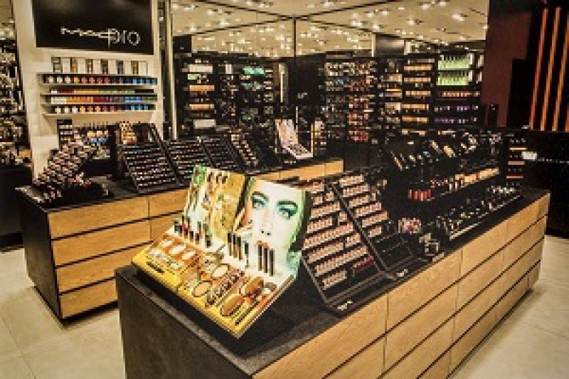 M.A.C Cosmetics promove plantões M.A.C PRO