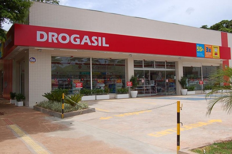 Raia Drogasil cresce 20% no trimestre e amplia previsão de abertura de lojas para 2015